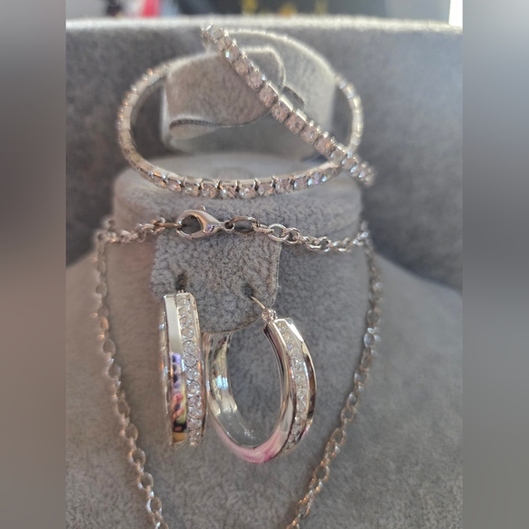 Silver Fleur-de-Lis Jewelry Set - Picture 3 of 9